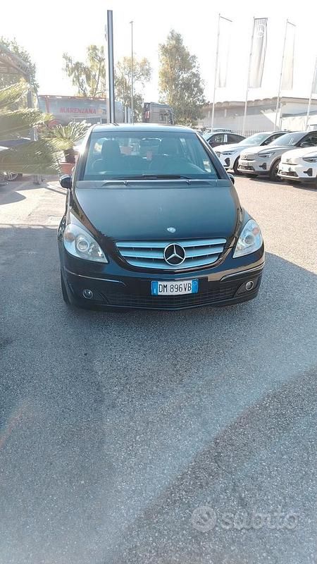 Usata Mercedes B200 140 CV (102 kW) 2008 Nero Monovolume