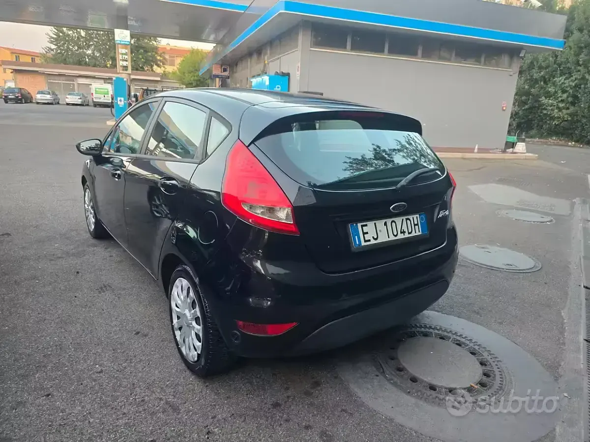 Usata Ford Fiesta Titanium 92 CV (67 kW) 2011 Bluazzurro Berlina