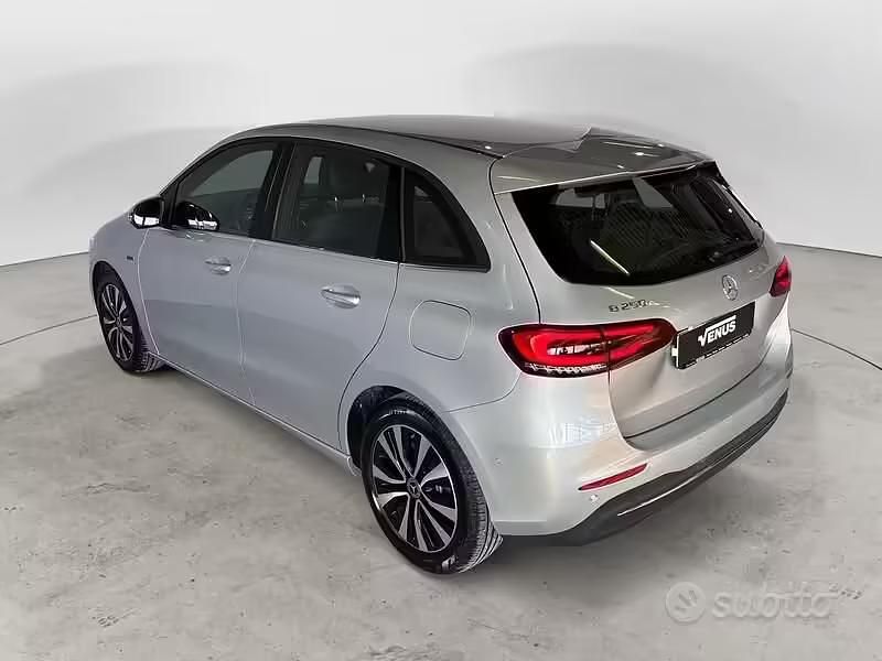 Usata Mercedes B250e 2021 Grigio Monovolume