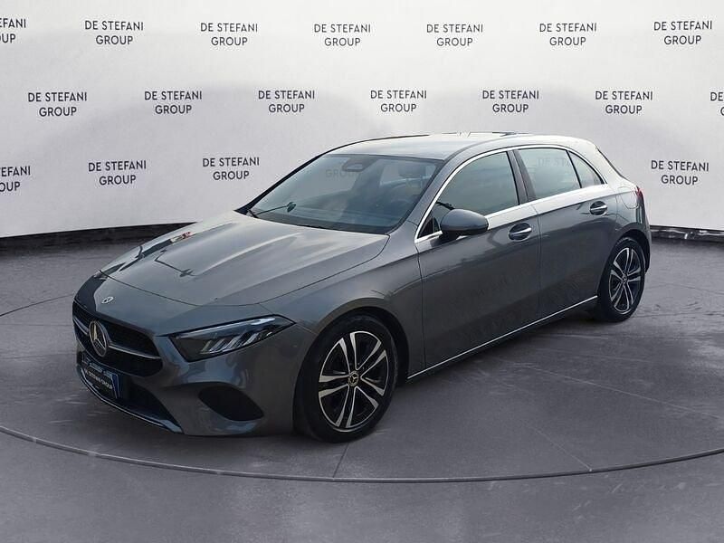 Usata Mercedes A180 Advanced 116 CV (85 kW) 2024 Grigio montagna Utilitaria
