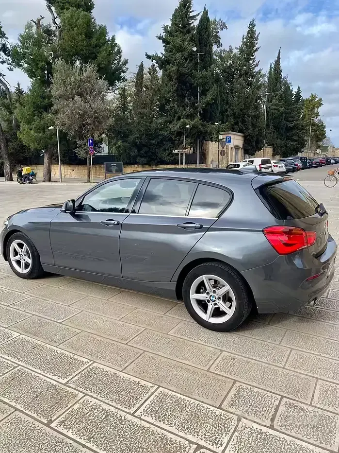 Usado BMW 116 Sport Line 116 HP (85 kW) 2016 Cinzento Citadino