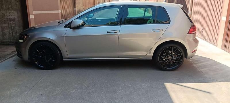 Usata VW Golf VIII Trendline 110 CV (80 kW) 2020 Grigio Berlina