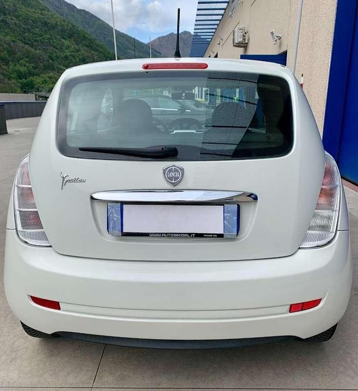 Usata Lancia Ypsilon 69 CV (50 kW) 2010 Bianco pastello Utilitaria