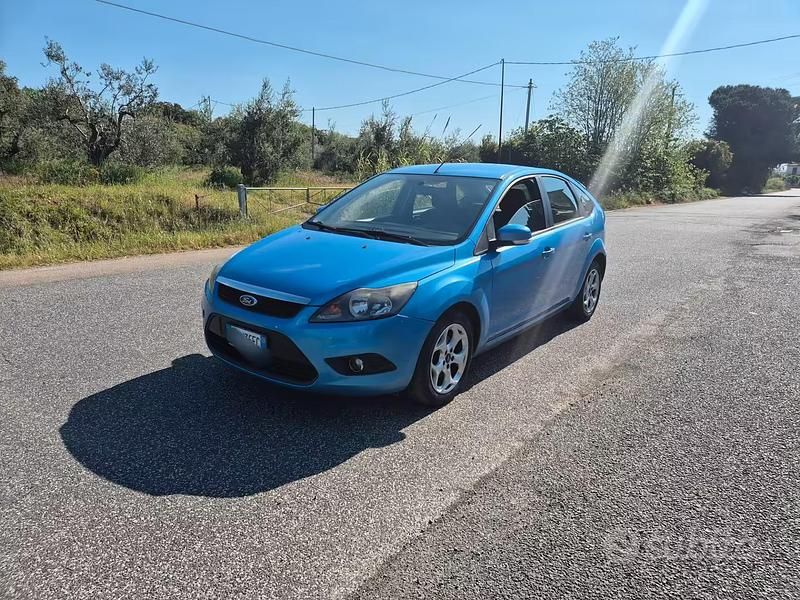 Usata Ford Focus Titanium 110 CV (80 kW) 2010 Blu Berlina