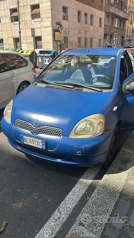 Usata Toyota Yaris 1999 Blu Berlina