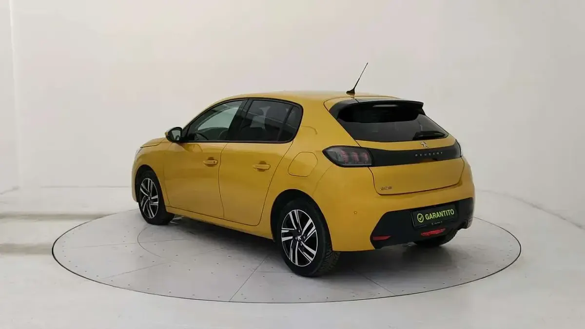 Usata Peugeot 208 Allure 101 CV (74 kW) 2021 Giallo Utilitaria
