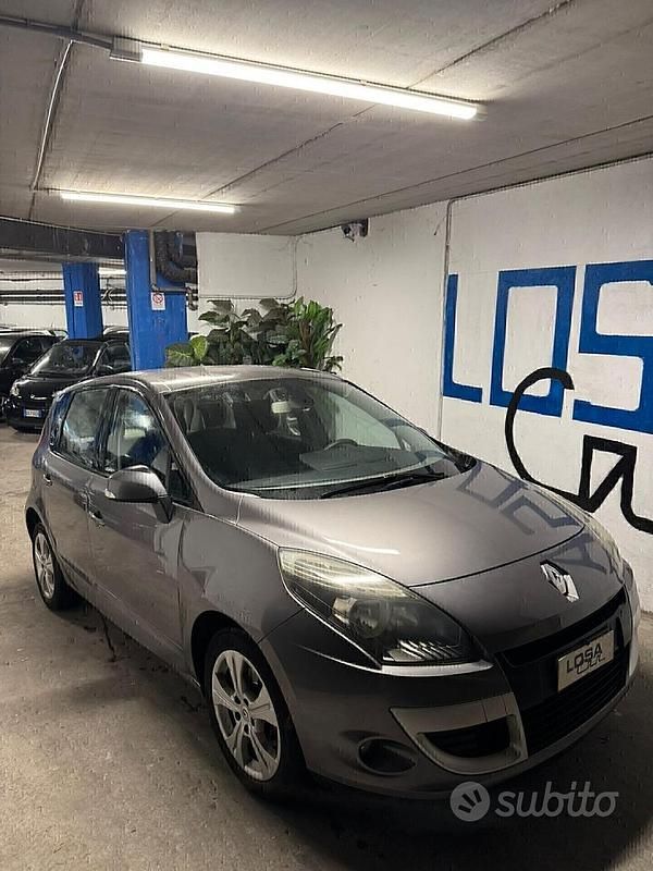 Usata Renault Scénic III Dynamique 110 CV (80 kW) 2009 Grigio Monovolume