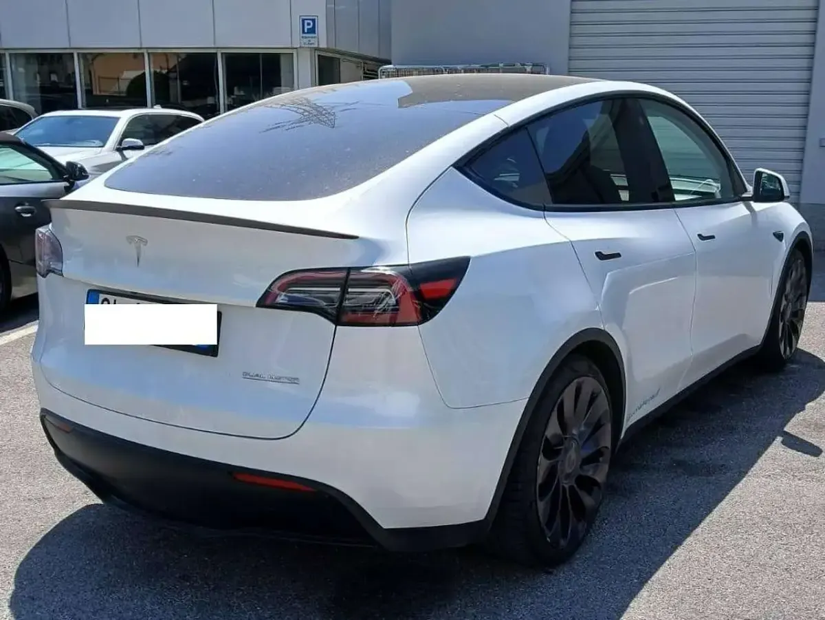 Usata Tesla Model Y 155 kW (211 CV) 2023 Pearl white SUV