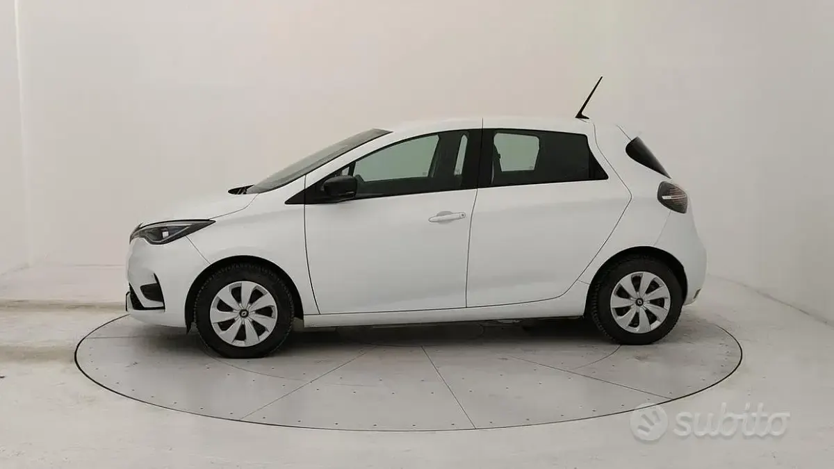 Begagnad Renault Zoe Life 50 kW (69 HK) 2021 Vit Halvkombi