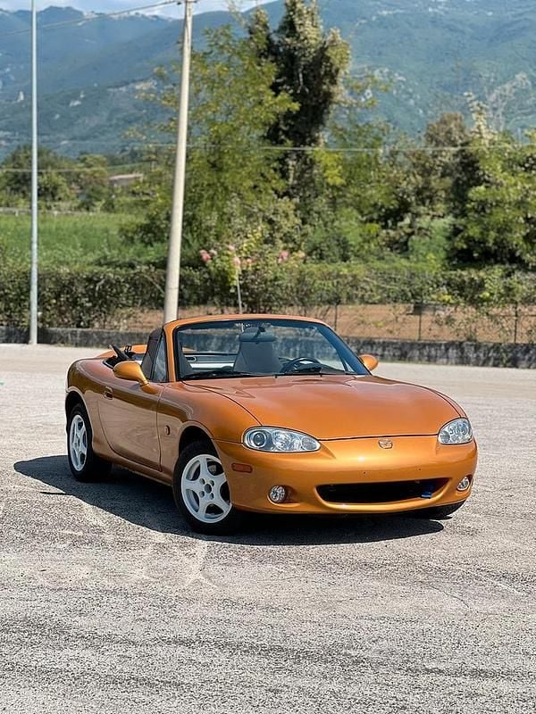 Usata Mazda MX5 110 CV (80 kW) 1998 Arancione Cabrio