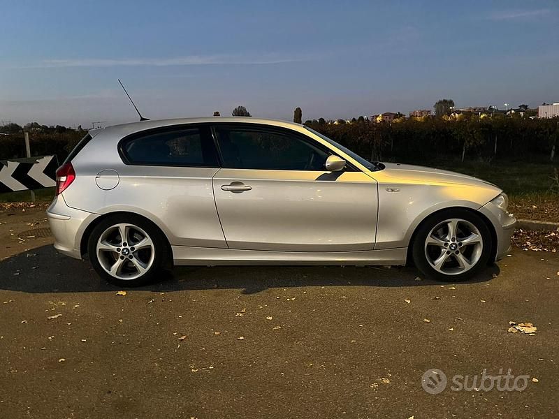 Grigio Usata 2008 BMW 120 Due volumi | 4400 € (Buon prezzo) - Immagine 1/4