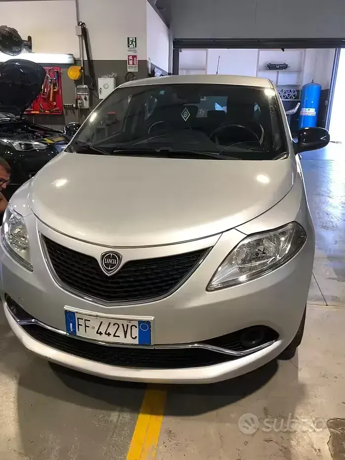 Usata Lancia Ypsilon 69 CV (50 kW) 2016 Grigio Utilitaria