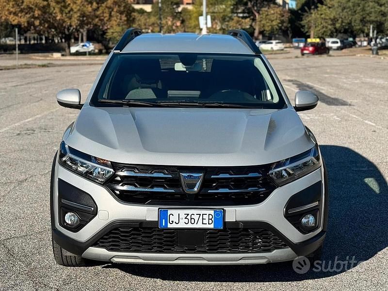 Usata Dacia Jogger Comfort 101 CV (74 kW) 2022 Grigio Monovolume