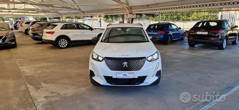 Usata Peugeot 2008 GT 131 CV (96 kW) 2022 Bianco SUV