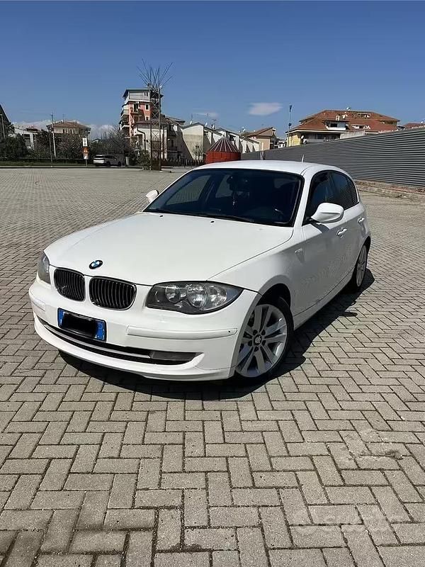 Usata BMW 118 143 CV (105 kW) 2010 Bianco Utilitaria