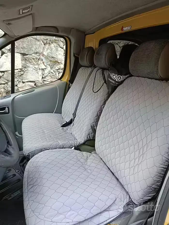 Usata Renault Trafic 100 CV (73 kW) 2001 Giallo Monovolume