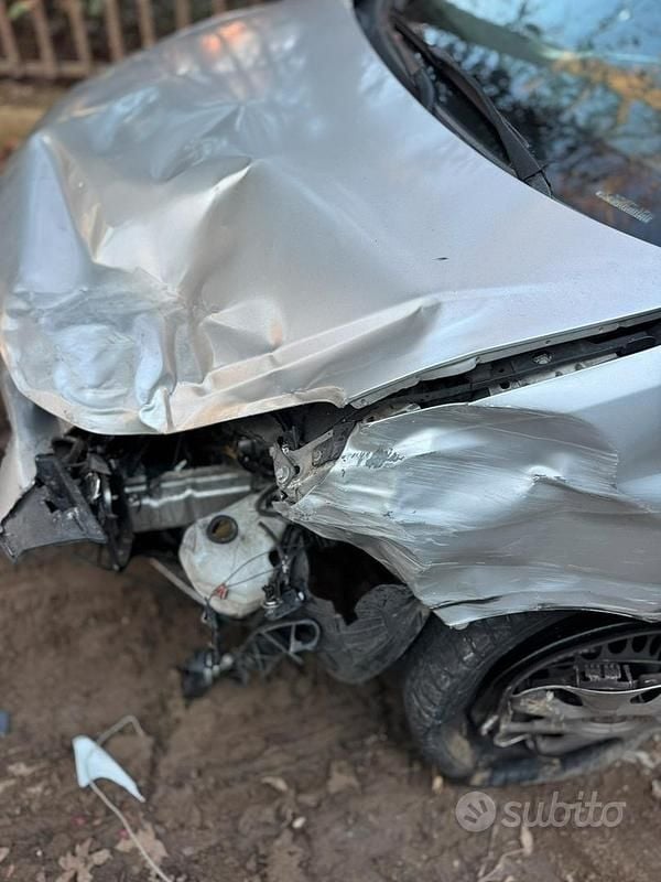 Grigio Usata 2009 Opel Corsa Tre volumi | 1000 € (Super prezzo) - Immagine 1/3