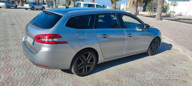 Gebraucht Peugeot 308 SW Allure 131 PS (96 kW) 2019 Grau Kombi