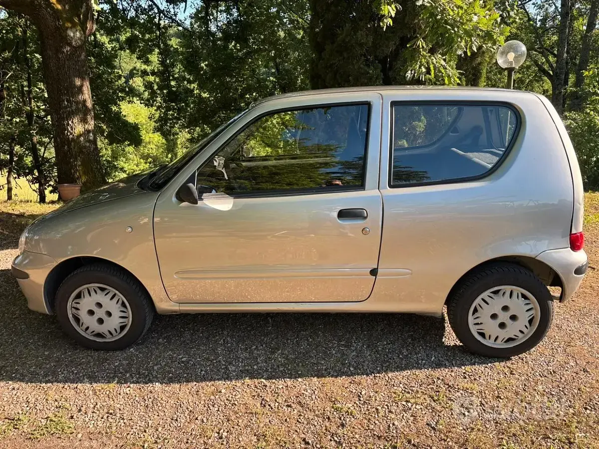 Usata Fiat 600 39 CV (28 kW) 2002 Grigio Berlina