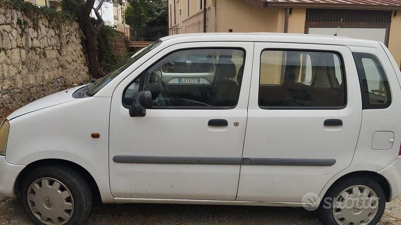 Usata Opel Agila 58 CV (42 kW) 2005 Bianco Utilitaria