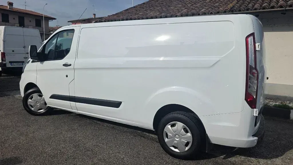Usata Ford Transit Custom Trend 131 CV (96 kW) 2018 Bianco / pastello Berlina