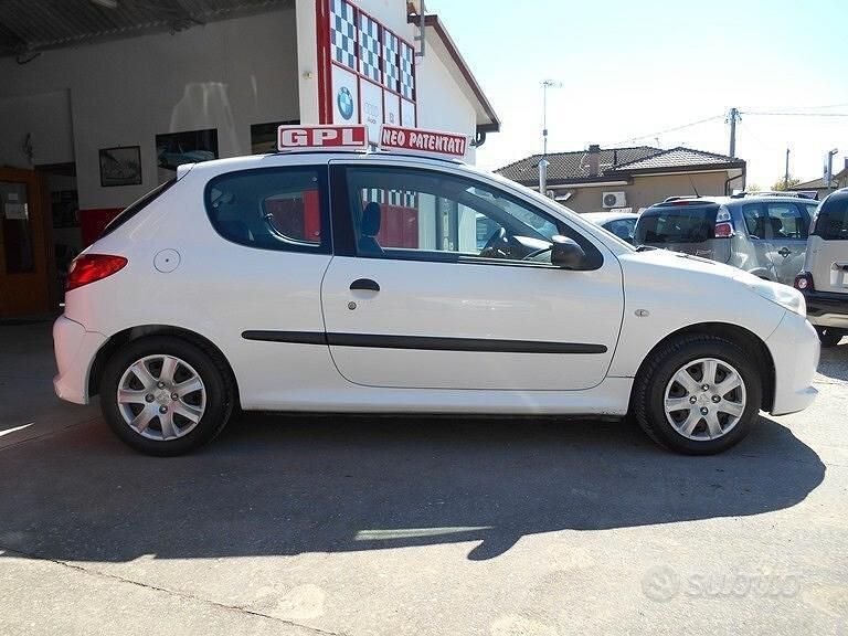Usata Peugeot 206 60 CV (44 kW) 2010 Bianco Berlina