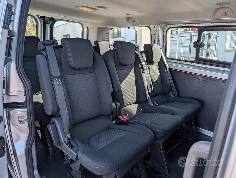 Begagnad Ford Tourneo Trend 131 HK (96 kW) 2019 Grå Minibuss