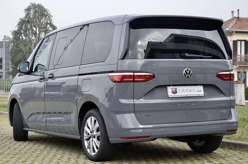 Usata VW Multivan 150 CV (110 kW) 2023 Grigio Furgone