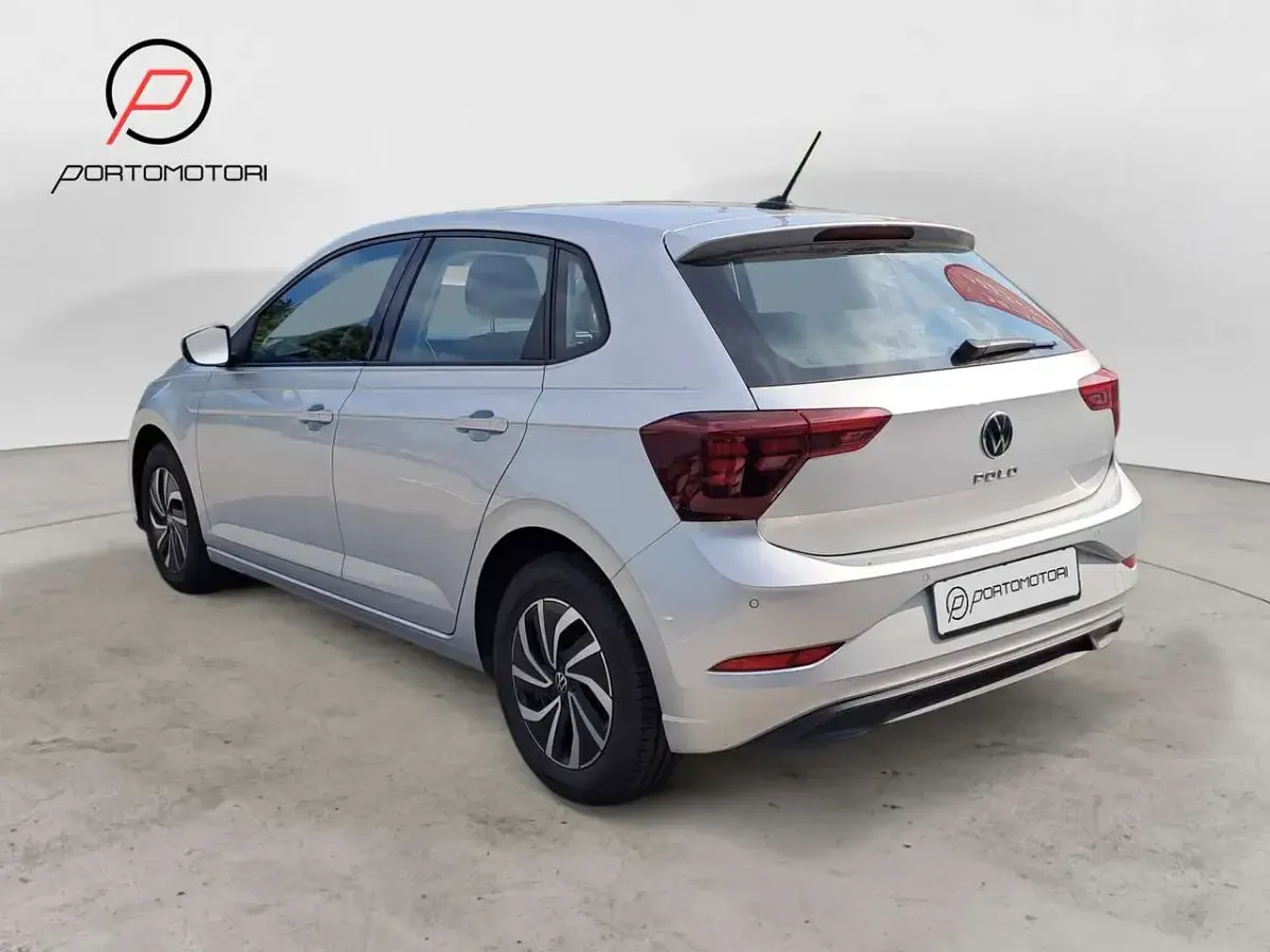 Usata VW Polo Life 95 CV (69 kW) 2022 Grigio Utilitaria