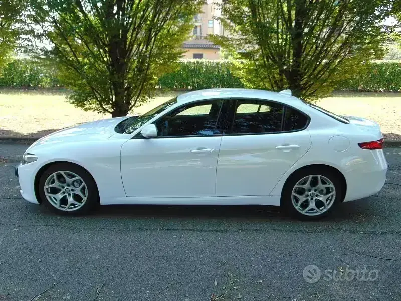 Usata Alfa Romeo Giulia 160 CV (117 kW) 2022 Bianco Berlina