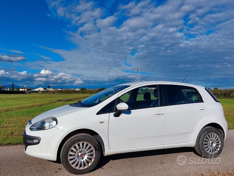 Nero Usata 2010 Fiat Punto Evo Due volumi | 5000 € (Buon prezzo) - Immagine 1/4