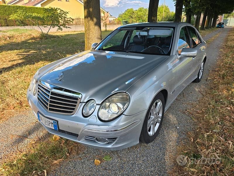 Argento Usata 2007 Mercedes E220 Avantgarde Tre volumi | 3500 € (Super prezzo) - Immagine 1/4