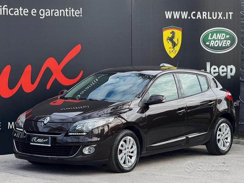 Marrone Usata 2013 Renault Mégane Bose Edition Berlina | 3999 € (Buon prezzo) - Immagine 1/4