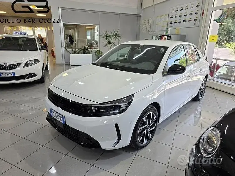 Usata Opel Corsa 101 CV (74 kW) 2025 Bianco Utilitaria