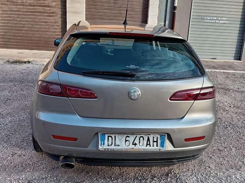 Second-hand Alfa Romeo 159 Distinctive 150 CP (110 kW) 2007 Maro Break