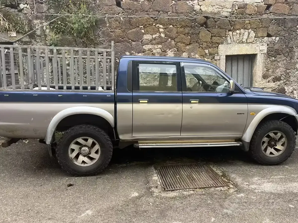 Usata Mitsubishi L200 115 CV (84 kW) 2001 Blu Pick-up