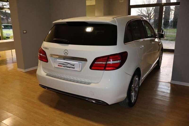 Begagnad Mercedes B200 Premium 136 HK (100 kW) 2017 Vit Minibuss