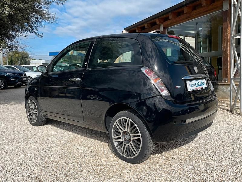 Usata Lancia Ypsilon 60 CV (44 kW) 2008 Nero Utilitaria
