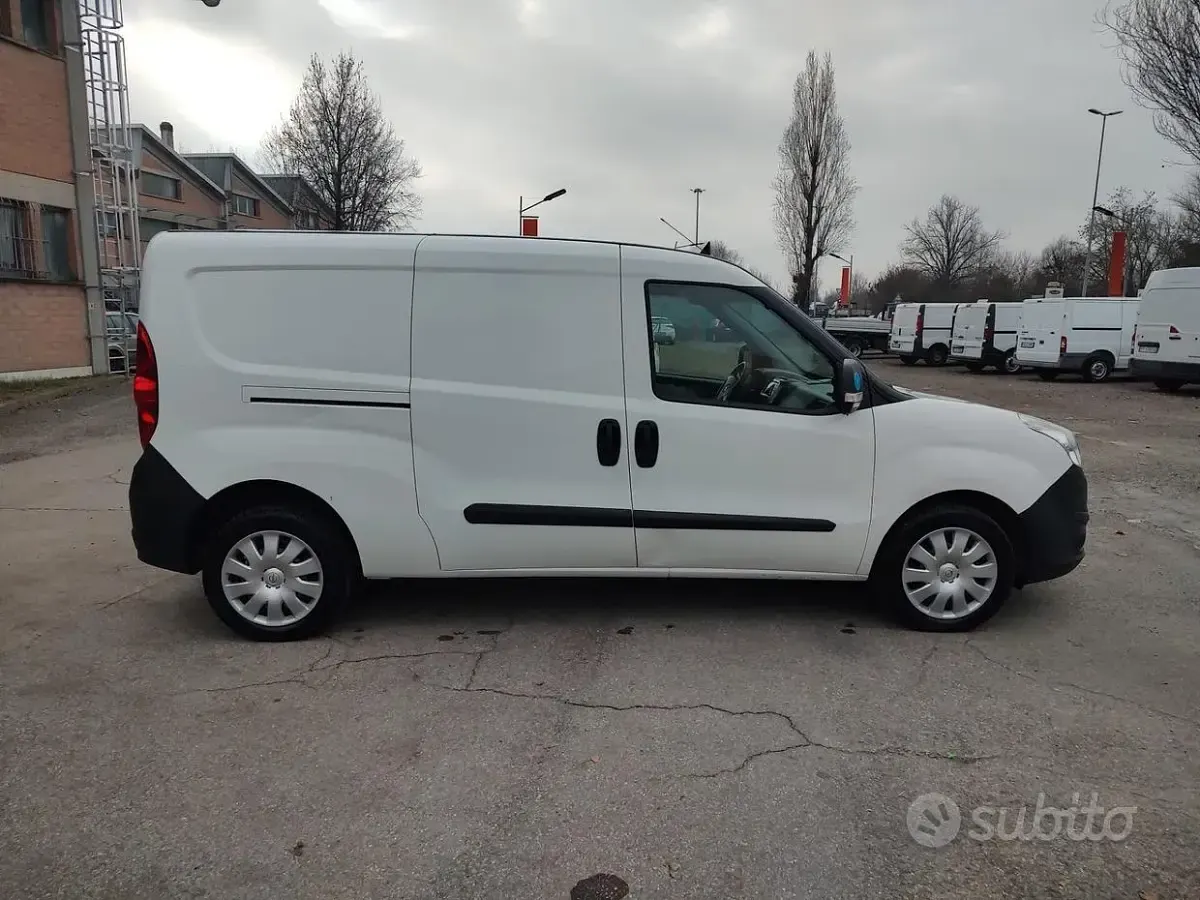 Usata Opel Combo 120 CV (88 kW) 2018 Bianco Monovolume