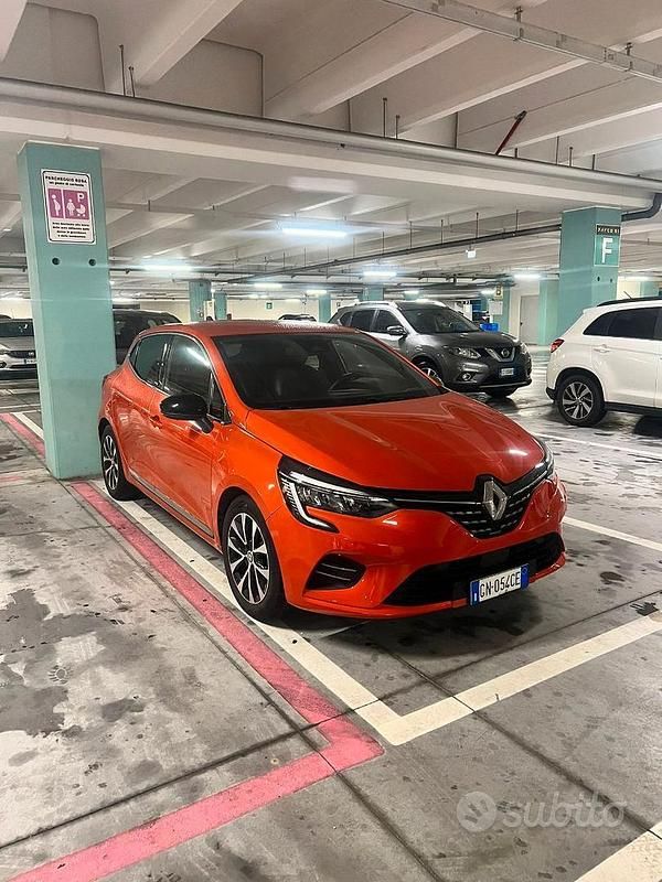 Usata Renault Clio V Techno 100 CV (73 kW) 2023
