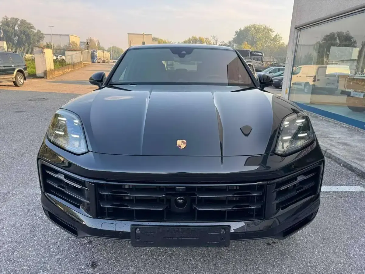 Usata Porsche Cayenne Coupe Black Edition 470 CV (345 kW) 2025 Nero cromelite Coupé