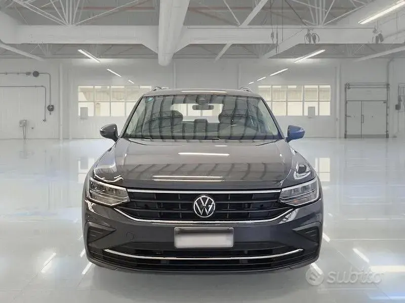 Usata VW Tiguan Life 149 CV (109 kW) 2022 Grigio SUV