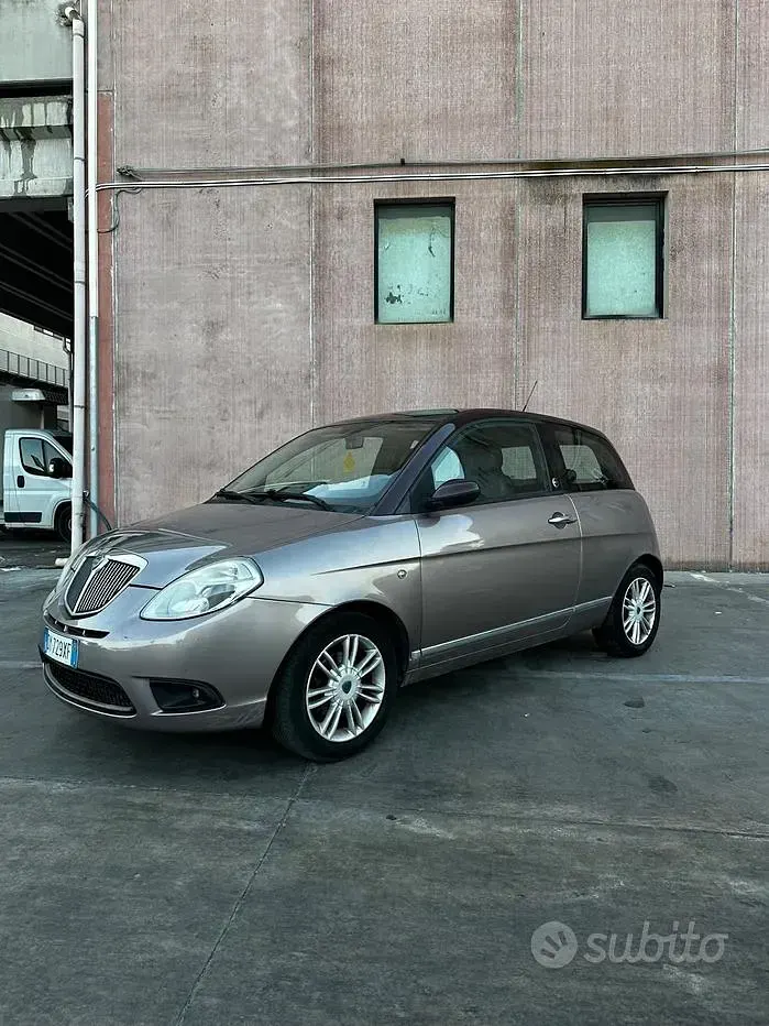 Usata Lancia Ypsilon 77 CV (56 kW) 2010 Viola Utilitaria