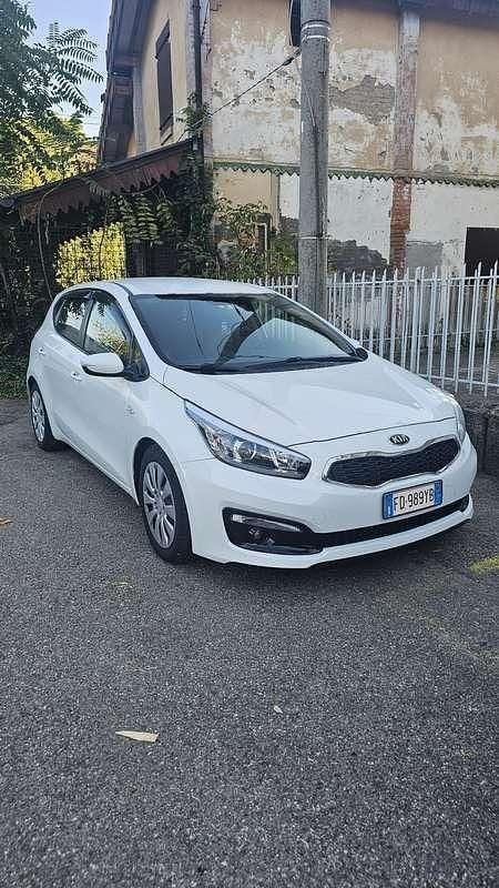 Bianco Usata 2016 Kia Ceed Active Utilitaria | 7500 € (Buon prezzo) - Immagine 1/4
