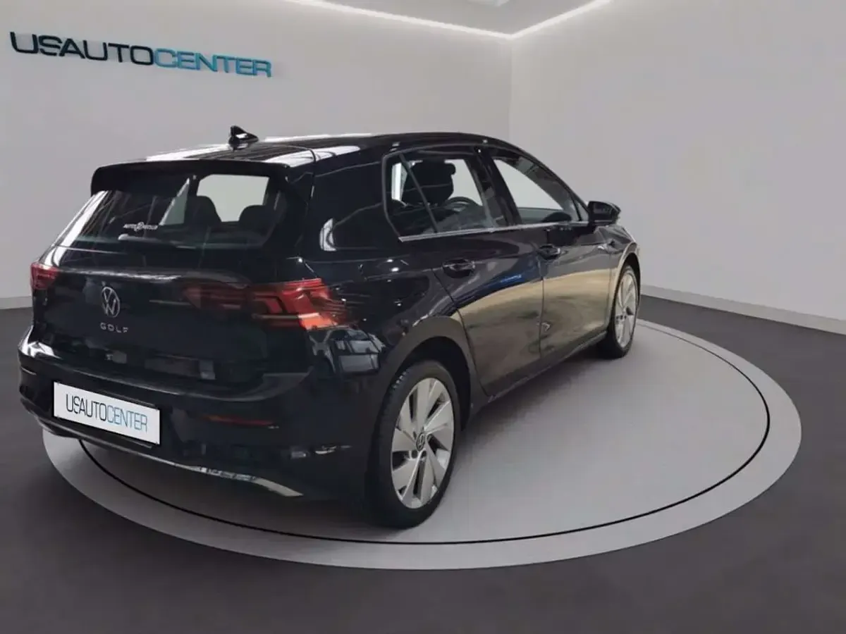 Usata VW Golf VIII Style 150 CV (110 kW) 2025 Grenadill black metallizzato Berlina