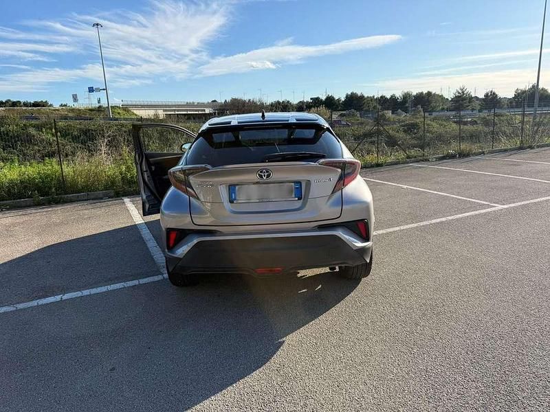 Usata Toyota C-HR Style 122 CV (89 kW) 2017 Grigio SUV