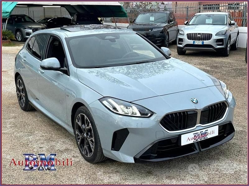 Grigio Usata 2025 BMW 118 M Sport Due volumi | 36.450 € (Buon prezzo) - Immagine 1/4