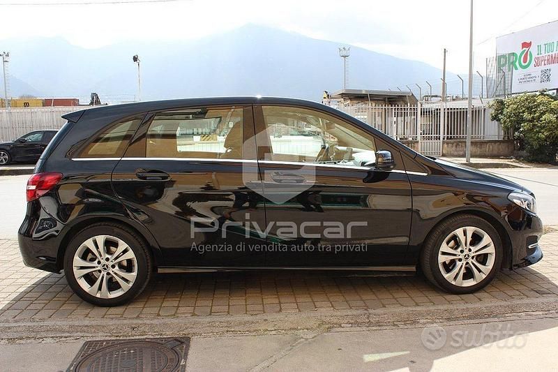 Usata Mercedes B200 150 CV (110 kW) 2019 Nero Monovolume