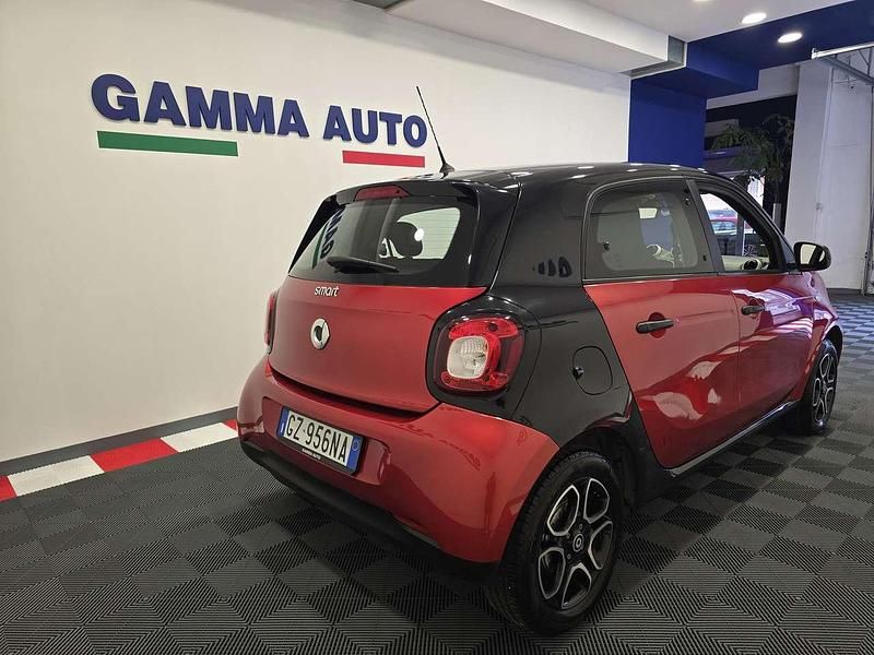 Usata Smart ForFour 71 CV (52 kW) 2016 Red cadium metallic Utilitaria