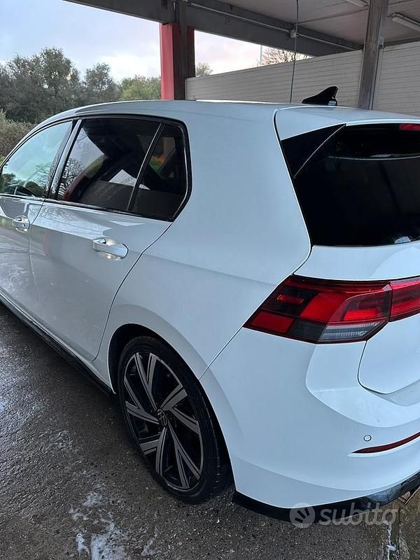 Usata VW Golf VII R-line 150 CV (110 kW) 2021 Bianco Utilitaria